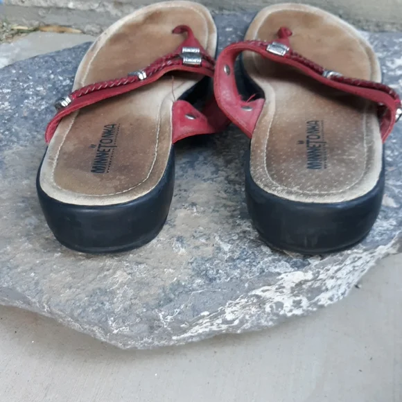 Minnetonka women's leather slip on sandal thong size 11. Western, boho. - Picture 3 of 5